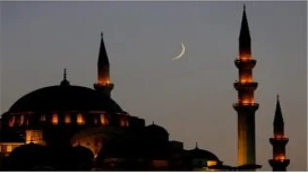 Üç aylar yarın başlıyor