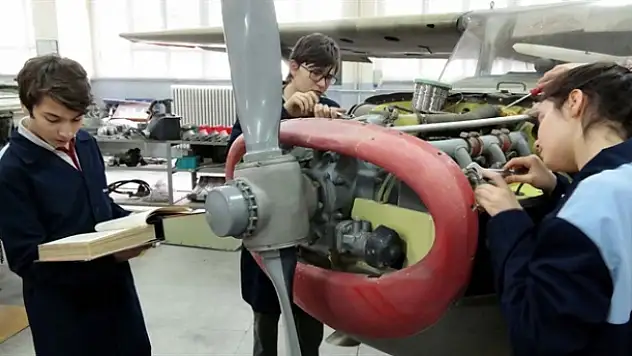 İş garantili uçak bakım kursu