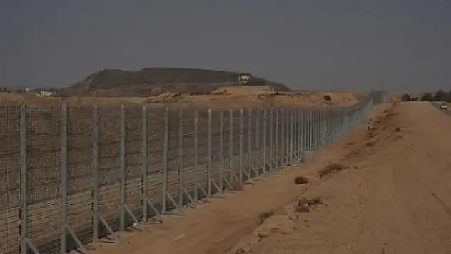 İsrail Gazze Şeridi'nin çevresine beton duvar ördü