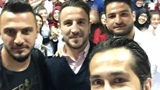Torku Konyaspor'lu futbolcular öğrencilerle buluştu