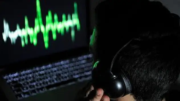 'Usulsüz dinleme'den gözaltına alınan polisler adliyede