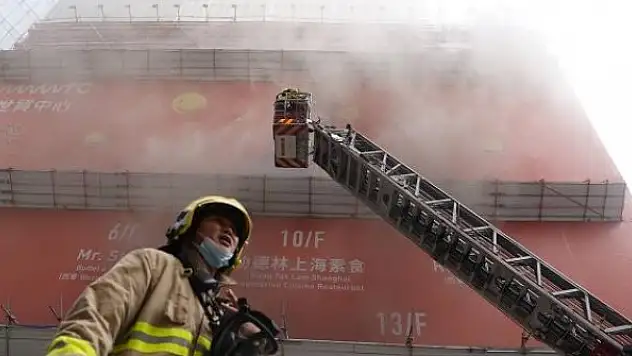 Hong Kong Dünya Ticaret Merkezi'nde büyük yangın