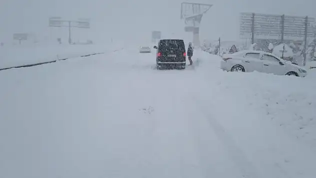 Seydişehir'de kar yağışı devam ediyor