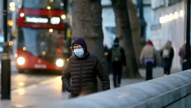 İngiltere'de rekor: 1 günde 106 bin 122 yeni vaka