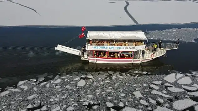 İranlı turistler Beyşehir Gölü'nde
