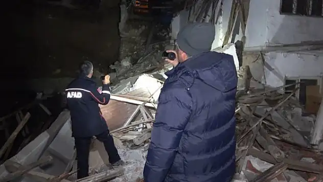 Kırıkkale'de iki katlı metruk bina çöktü