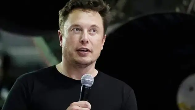 Elon Musk eleştirilere yanıt verdi: Uzayda milyarlarca uydu için yer var