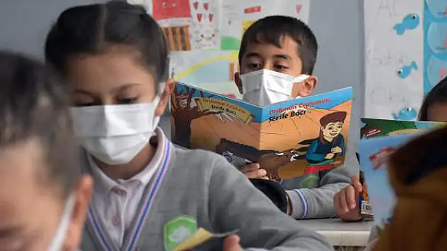 'Yüz yüze eğitime ara gündemimizde değil'