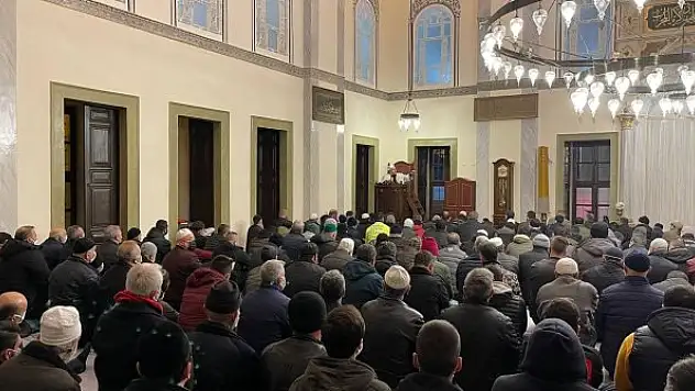 Ulu Cami'de yeni yılın ilk namazı kılındı