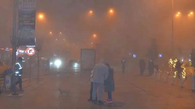 Çorlu'da yoğun sis: Göz gözü görmüyor