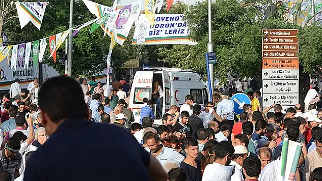 Diyarbakır'da HDP mitinginde patlama