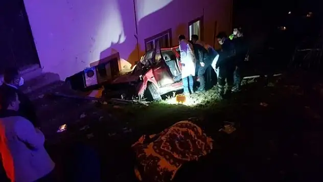 Trafik kazası: 2 ölü, 3 Yaralı