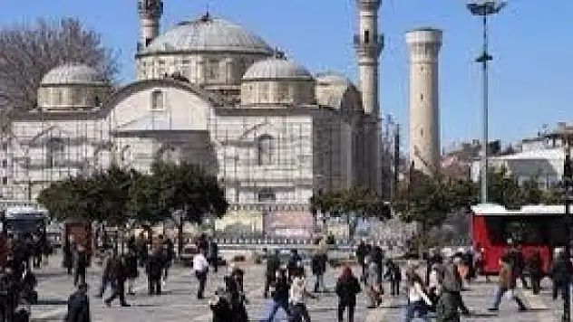 Maske ve sosyal mesafe tedbirlerine devam