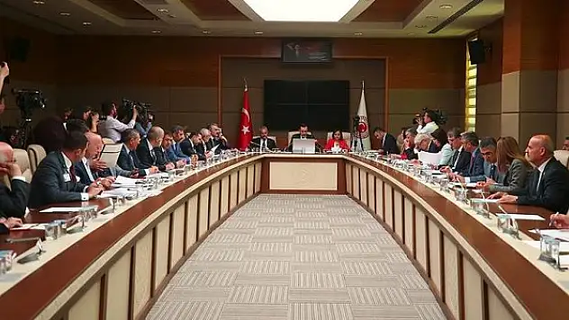 'Öğretmenlik Meslek Kanunu Teklifi'nin görüşmeleri komisyonda başladı