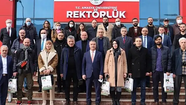 Rektör Elmacı gazetecilerle bir araya geldi