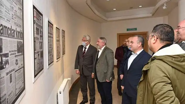 Başkan Aşgın fotoğraf çekti, gazeteciler sergiyi açtı
