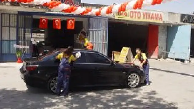 Ellerinin hamuruyla erkek işine bulaştılar