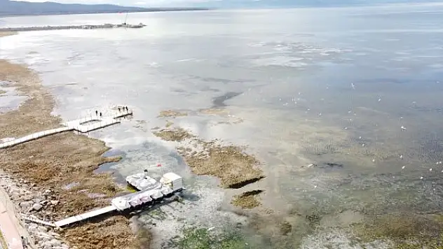 Beyşehir Gölü'nde kuraklıkla oluşan adacıklar, kış yağışlarıyla su altında kaldı