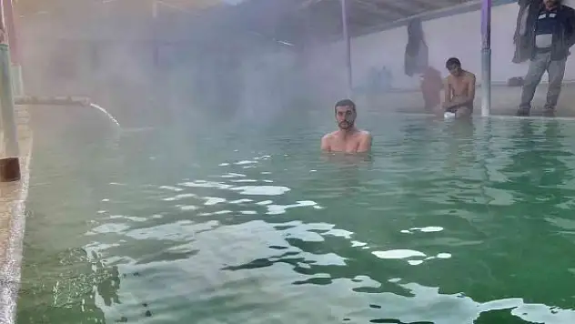 Dondurucu soğuklarda şifa arayanların uğrak mekanı: 'Diyadin Kaplıcaları'