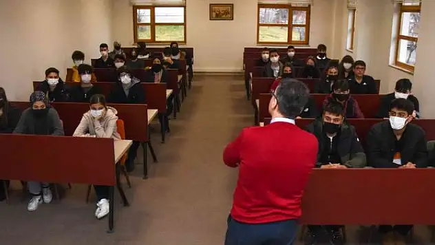 Arif Nihat Asya şiirleriyle anıldı