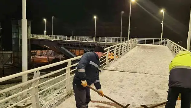 Yaya güvenliği için üstgeçitlerde çalışma