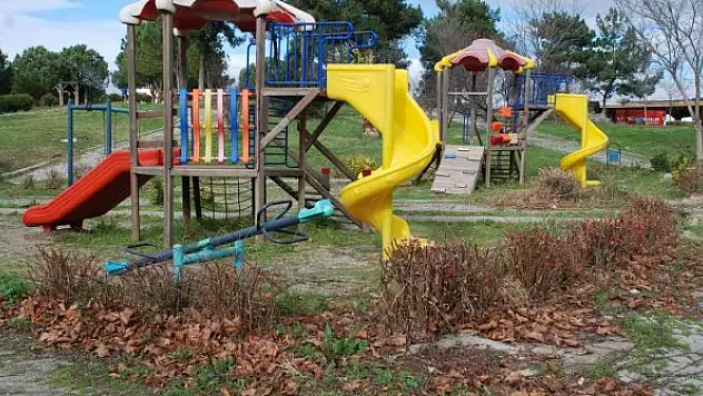 Nazım Hikmet Parkının bakımsızlığı tepki çekiyor