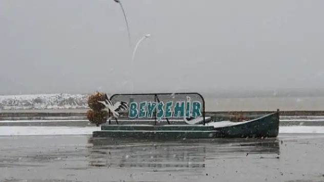 Beyşehir Gölü'nde tatlı su balıkçılarına kar molası