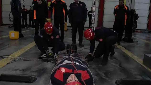 İtfaiye erlerinin 'komando' gibi zorlu eğitimi