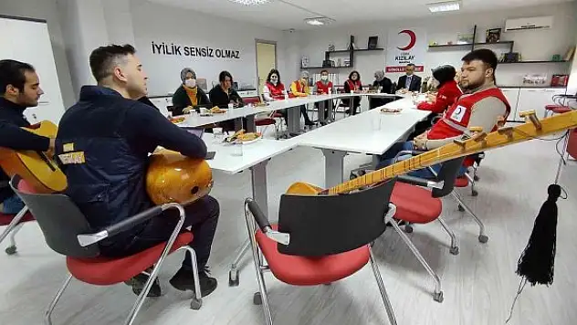 Türk Kızılay'dan görme engelliler için türkülü etkinlik