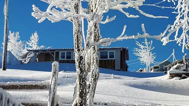 Kar kalınlığı 50 santime ulaştı, ortaya seyrine doyumsuz manzaralar çıktı