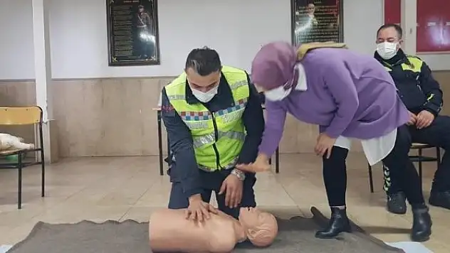 Jandarma trafik personeline ilk yardım eğitimi