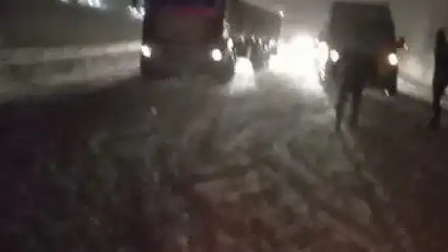 Uluslararası karayolunda ulaşıma kar engeli