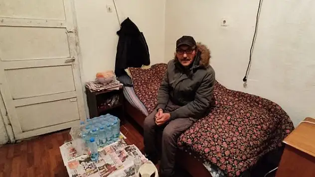 Nafaka borcunu ödeyemeyen adam 14 yıldır kömürlükte yaşıyor