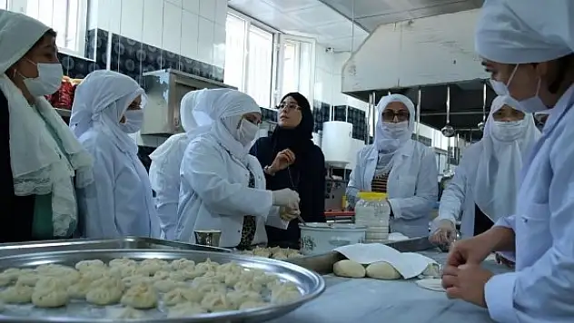 Tarım şehri Şanlıurfa'da kadınlar iş başında