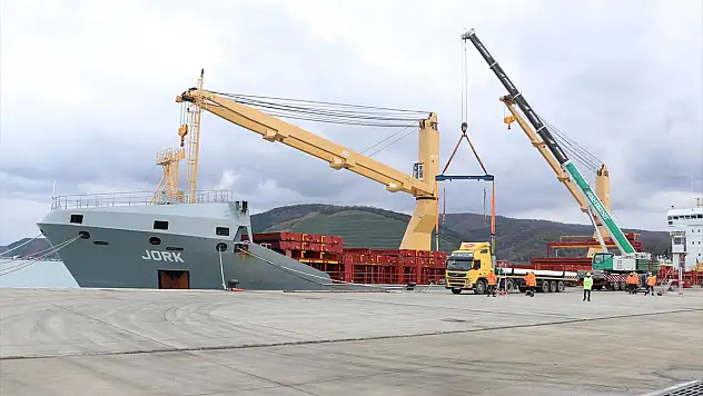 En büyük doğal gaz keşfini taşıyacak boruların ilk etabı Filyos Limanı'na getirildi