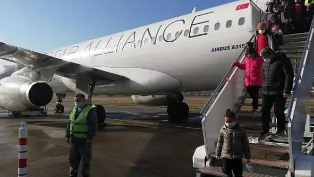 Uçak seyahatlerinden önce aşısız ve korona virüs atlatmamış vatandaşlar PCR testi verecek