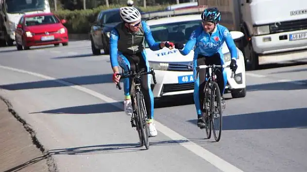 İzledikleri filmden etkilenip yola koyuldular