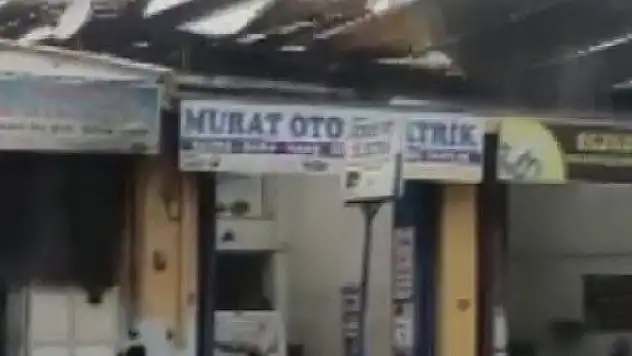 Şiddetli rüzgar çatıları uçurdu