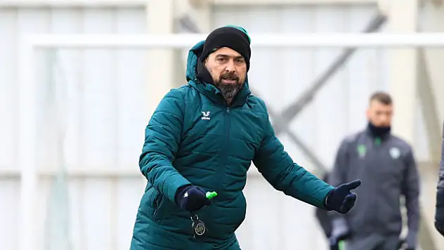 İlhan Palut: Ahmet Çalık sezonunda Konyaspor'u en iyi yere taşımalıyız!