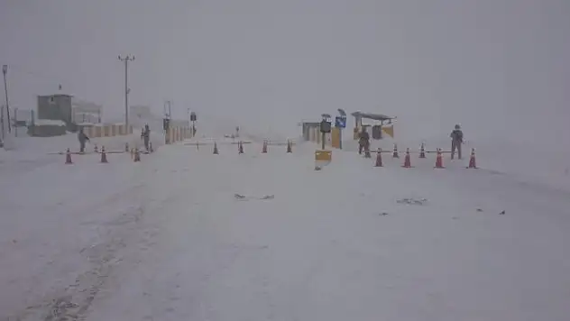 Van-Çatak karayolu trafiğe kapatıldı