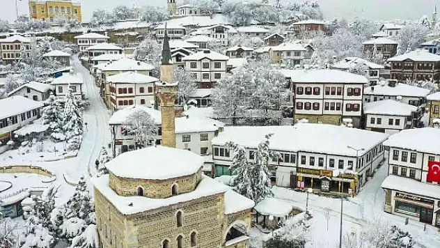 Osmanlı kenti beyaz örtüyle kaplandı