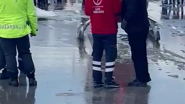 Karda mahsur kalan yeni doğan bebek için ambulans helikopter havalandı