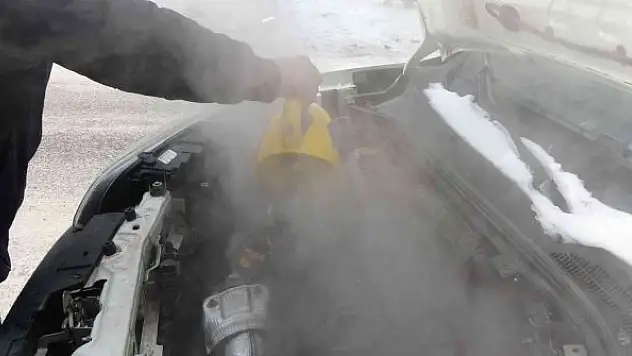 Ardahan eksi 16 derece: Araçlar soğuktan çalışmadı