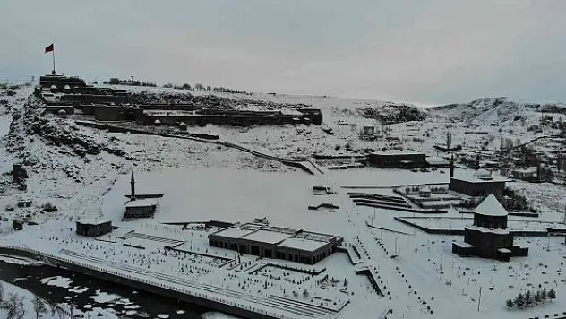 Kars tamamen beyaza büründü