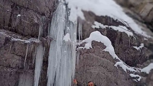 Şelaleler buz tuttu