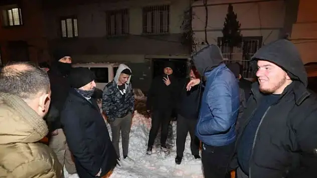 Şahinbey'de karla mücadele sürüyor