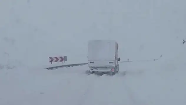 Van-Çatak karayolu yeniden trafiğe kapatıldı