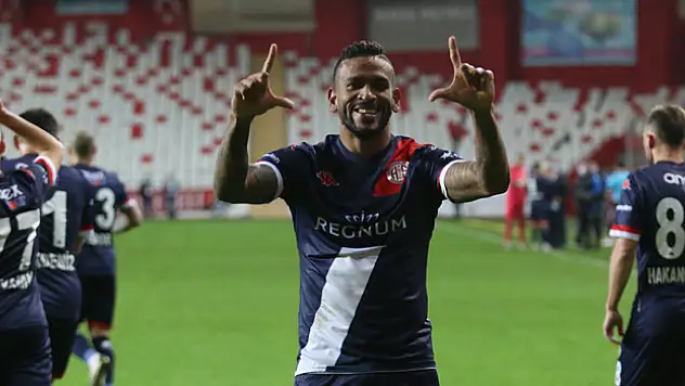 Konyaspor, Amilton transferini bitiriyor! Oyuncu şehre davet edildi
