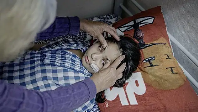 Uyumak için yatağa giriyorlar ama bir daha kalkamıyorlar