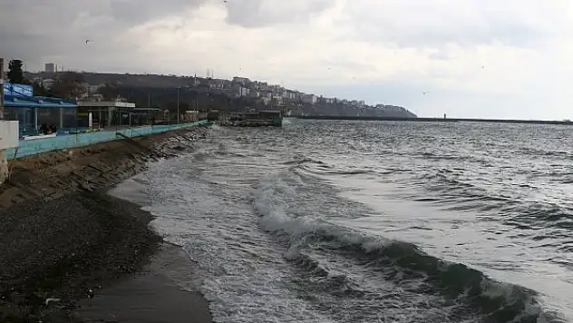 Marmara Denizi'nde lodos etkisini sürdürüyor